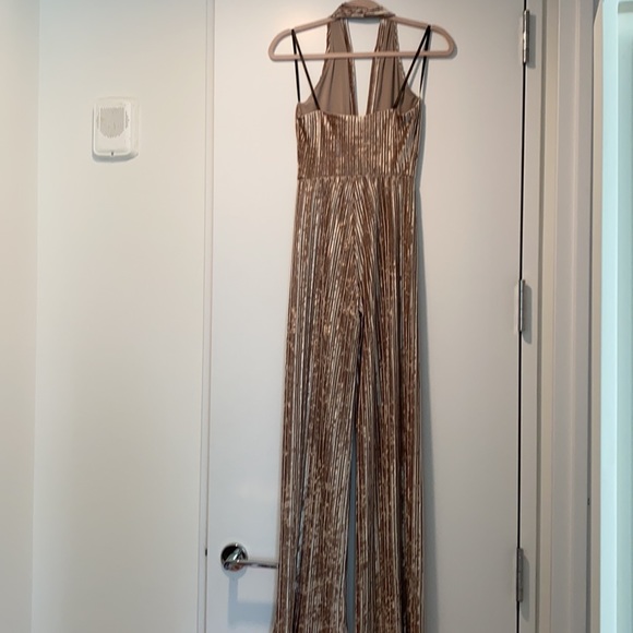 Black Halo - Shimmery velvet champagne jumpsuit - Picture 10 of 10